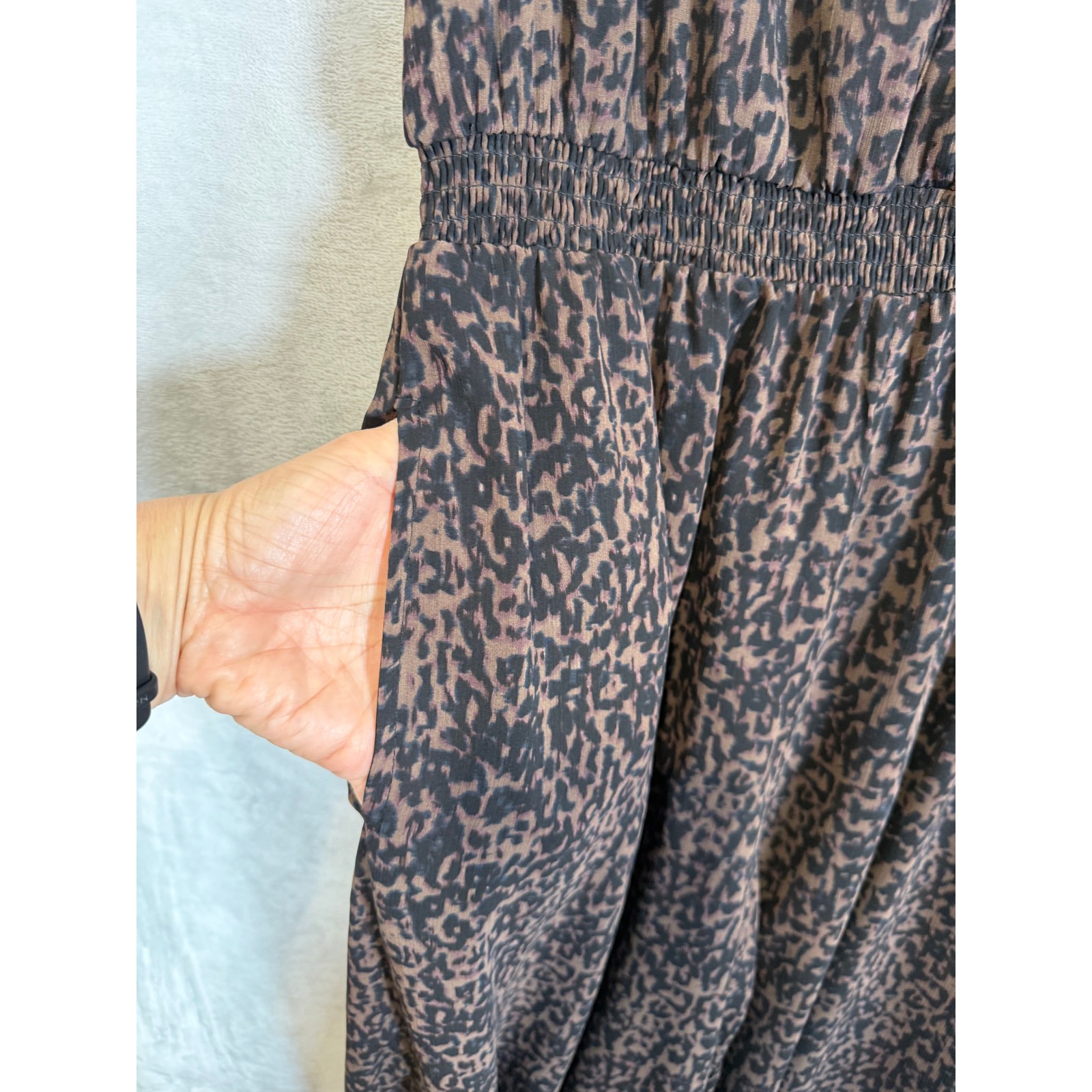 Evereve Leopard Print Jumpsuit Women Large Brown Sleeveless V-Neck Elastic Waist — image 7 of 8